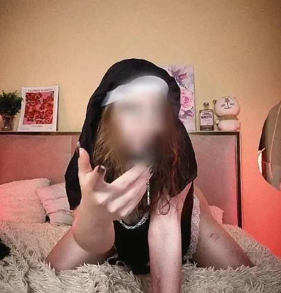 Astrid, 23