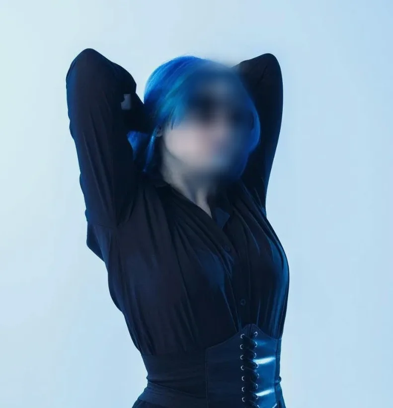 Daniela, 21