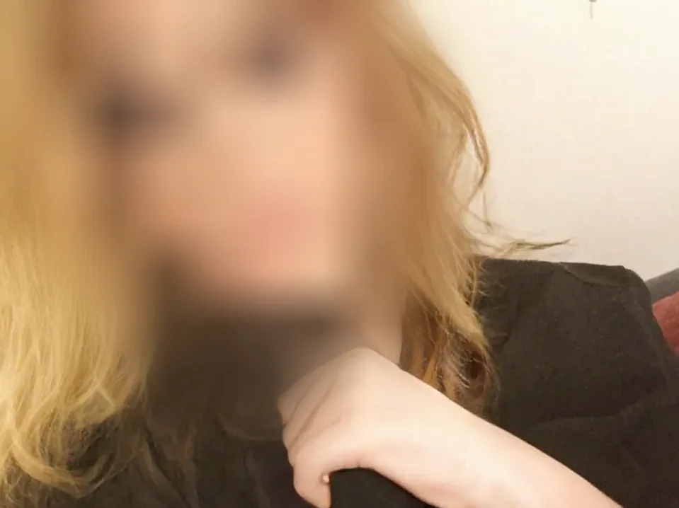 Nina, 27